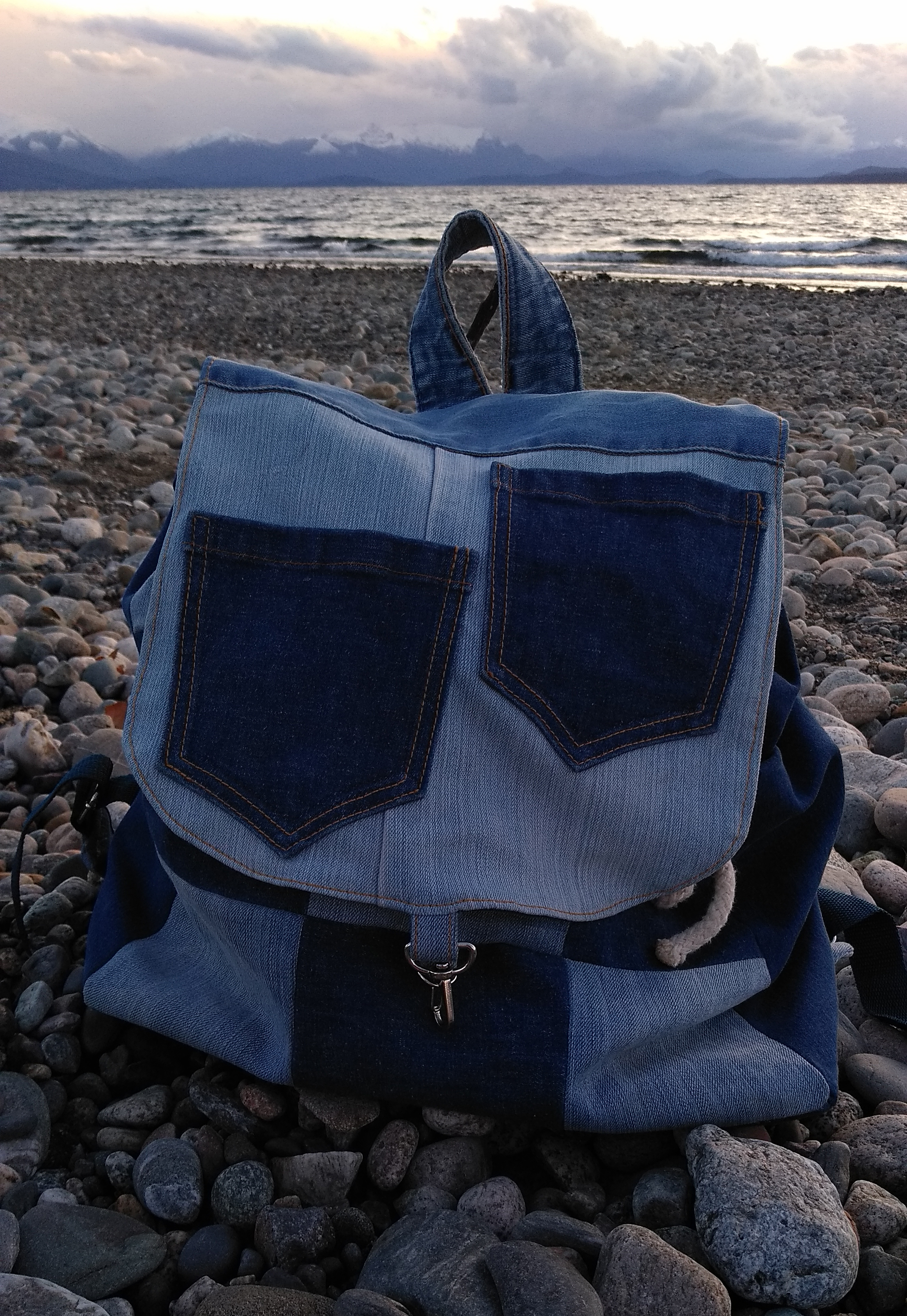 Mochila de jeans reciclada